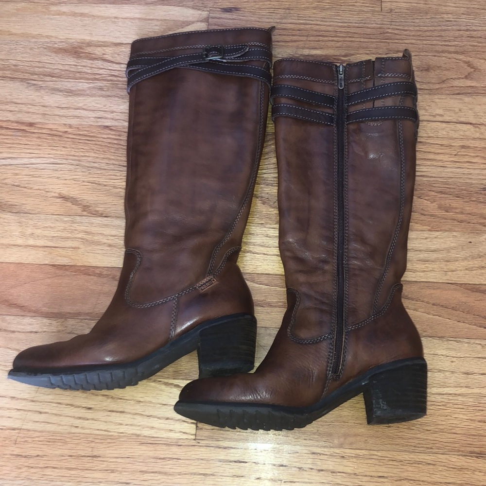 Pikolinos Tall Brown Boot